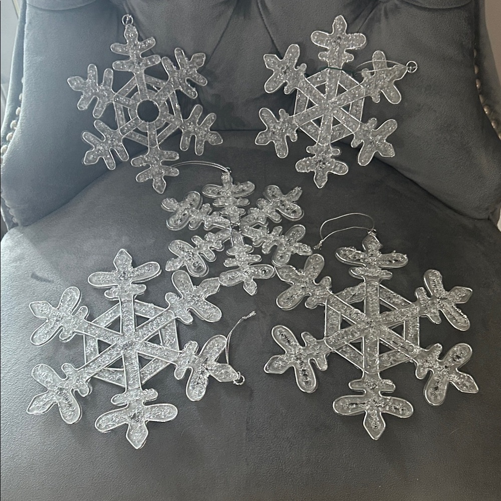 5  Christmas snowflake decorations